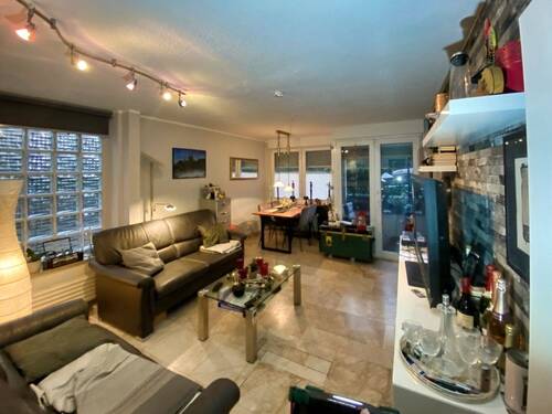 Wohn-/Esszimmer - Charmante 2-Zimmer-Wohnung mit Loggia, Garage und 4 Stellplätzen in Köln-Holweide!