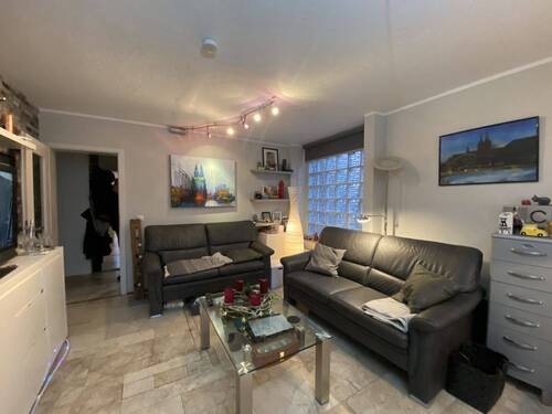 Wohnzimmer - 2 Zimmer Etagenwohnung zum Kaufen in Köln