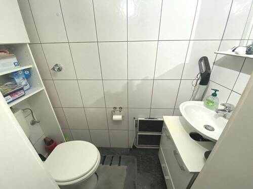 Gäste-WC - Etagenwohnung mit 50,40 m&sup2; in Köln zum Kaufen