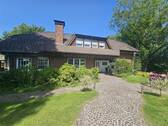 Frontansicht - Exklusives Familien-Landhaus mit Einliegerwohnung & Parkgrundstück