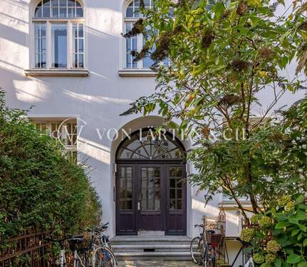 Hauseingang - 6 Zimmer Etagenwohnung zum Kaufen in Hamburg