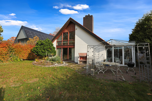 Hausansicht - 5 Zimmer Einfamilienhaus zum Kaufen in Norderstedt