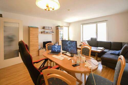 Wohnzimmer - 3 Zimmer Etagenwohnung in Stuttgart