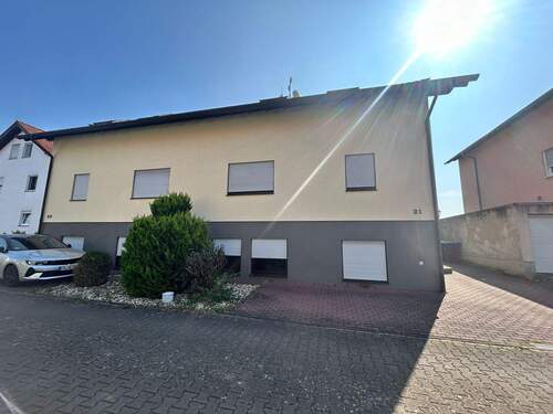 Hausansicht Front - 8 Zimmer Mehrfamilienhaus, Wohnhaus zum Kaufen in Karben