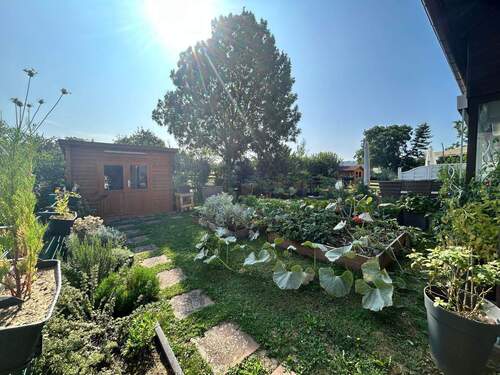 Garten - 8 Zimmer Mehrfamilienhaus, Wohnhaus in Karben