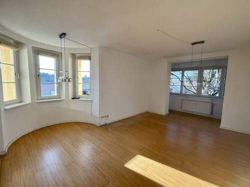 Wohnzimmer mit Erker - 