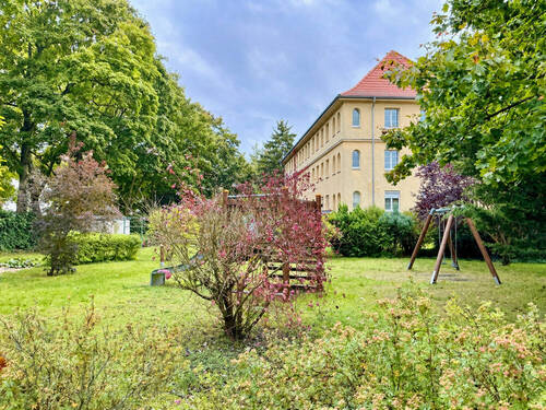 Garten mit Spielgeräten - 3 Zimmer Etagenwohnung zum Kaufen in Berlin