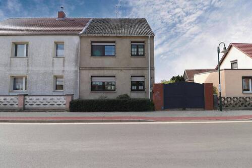 Straßnefront - 3 Zimmer Doppelhaushälfte zum Kaufen in Tangerhütte