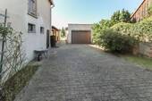 Hof mit Garage - 