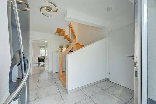 Eingangsbereich - Einfamilienhaus mit 143,00 m&sup2; in Düsseldorf / Unterrath zum Kaufen