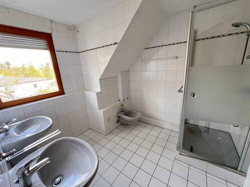 Tageslichtbad mit Dusche - 