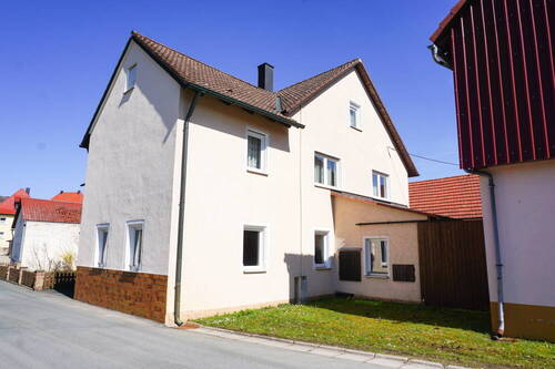 Ansicht Straßenseite/Schreinerei - 6 Zimmer Einfamilienhaus in Aufseß