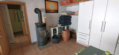 Kamin mit Schrank.jpg - Mehrfamilienhaus, Wohnhaus mit 48,00 m&sup2; in Augustusburg zum Kaufen
