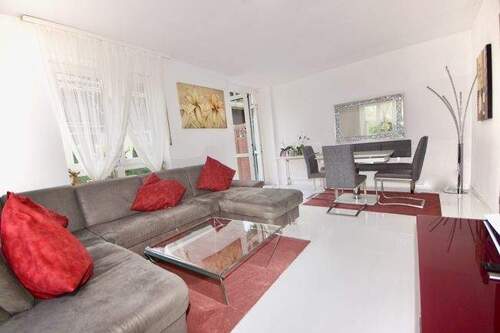 Wohn-/Esszimmer mit Süd-/Ost-Asurichtung - Lichtdurchflutete, ruhig gelegene 3-Zimmer-Garten-Maisonettewohnung mit Süd-Ost-Ausrichtung!