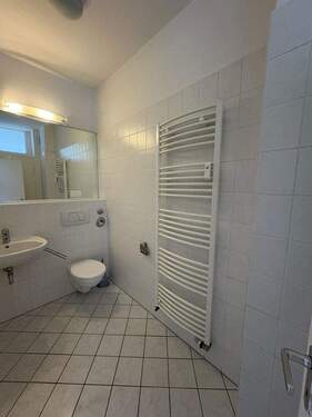 Bad mit großem Spiegel - 