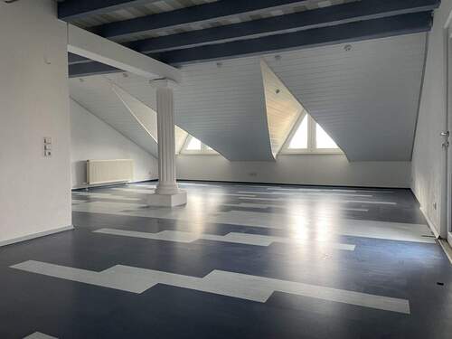 Wohnzimmer Ansicht 2 - 120 m² Wohnkomfort in Oberderdingen - Wohnen im Grünen