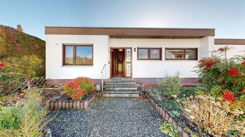 Ansicht - ~~ REIHENECKBUNGALOW MIT KELLER, GROSSEM GARTEN UND GARAGE ~~