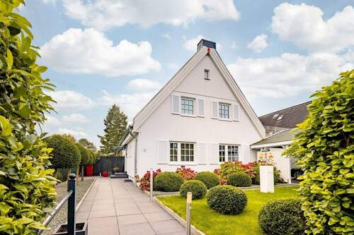 Frontansicht - 5 Zimmer Einfamilienhaus zum Kaufen in Lübeck