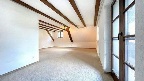 Wohn- und Essbereich DG - Großzügig, hell & mit Balkon! - 99.000,00&nbsp;EUR Kaufpreis, ca.&nbsp; 71,90&nbsp;m&sup2;&nbsp;Wohnfl&auml;che