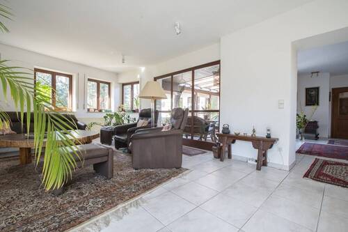 Wohnen, obere Ebene - Einfamilienhaus mit 231,00 m&sup2; in Erlangen zum Kaufen