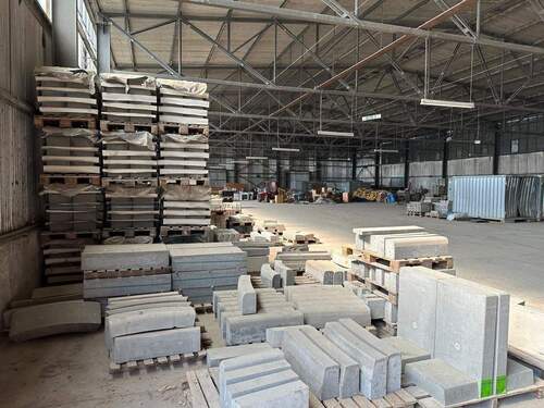 Halle Betonteile.jpg - 