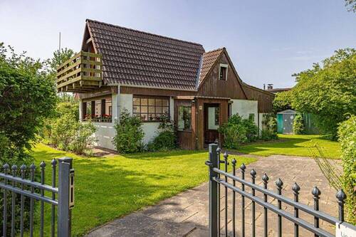 Platz für ihren PKW - 4 Zimmer Mehrfamilienhaus, Wohnhaus zum Kaufen in Schönberg