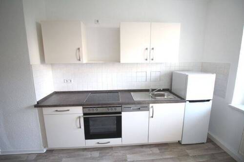 Küchenzeile mit GS, KS, Herd - 1 Zimmer Etagenwohnung zur Miete in Chemnitz