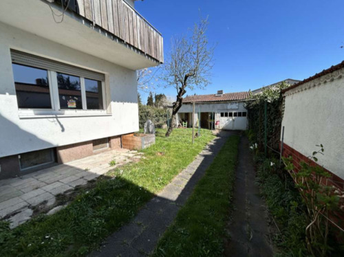 Garten - 8 Zimmer Mehrfamilienhaus, Wohnhaus in Kelsterbach