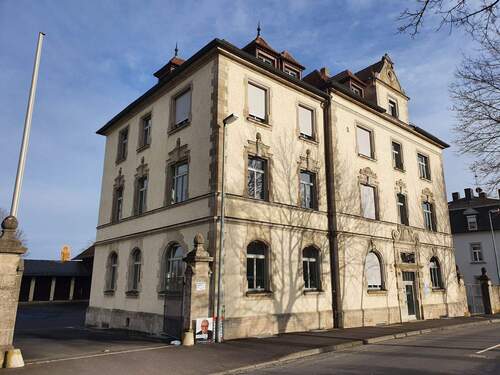 .. in bahnhofsnaher Lage - Geräumige Wohnung mit Einbauküche in guter Lage von Kitzingen