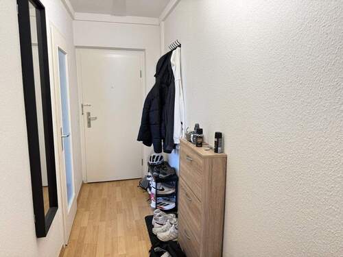 Flur - 2 Zimmer Etagenwohnung in Dresden / Gruna