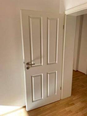 weiße moderne Zimmertüren - 