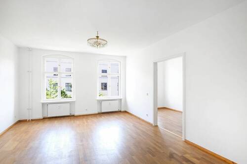 Wohnzimmer - 4 Zimmer Etagenwohnung zum Kaufen in Berlin