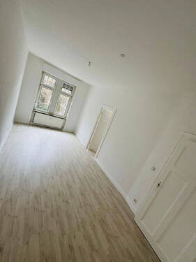 Bild 2 - 4 Zimmer Etagenwohnung zur Miete in Bierstadt