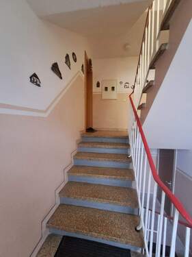 Treppenhaus - 3 Zimmer Etagenwohnung in Neumünster