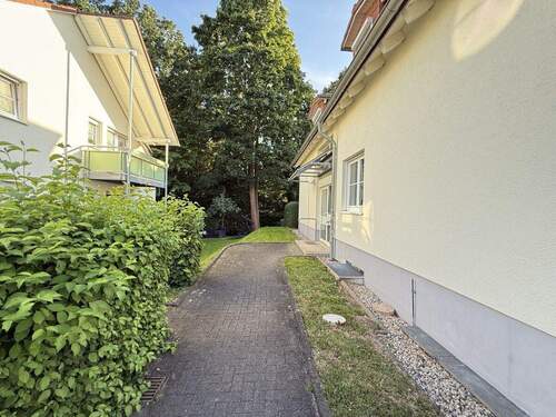 Zugang zum Haus - 3 Zimmer Etagenwohnung in Moritzburg