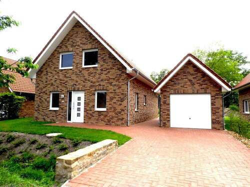 Ansicht Straßenseite (2018) - Gemütliches Einfamilienhaus im Ortskern von Engter (BJ 2018)