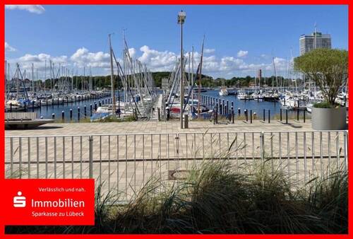 traumhafter Blick auf den Hafen - Die Trave voll im Blick - 419.000,00&nbsp;EUR Kaufpreis, ca.&nbsp; 52,00&nbsp;m&sup2;&nbsp;Wohnfl&auml;che