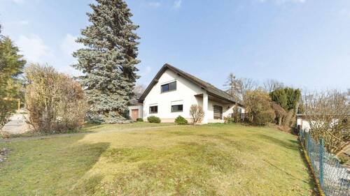 Außenansicht - Viel Platz zum Leben - Lichtdurchflutetes Einfamilienhaus mit Terrasse und Doppelgarage