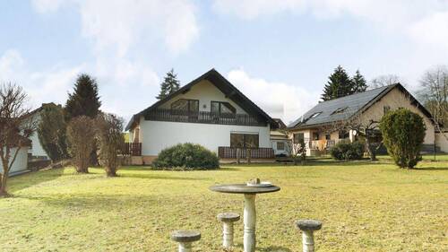 Außenansicht - 7 Zimmer Einfamilienhaus zum Kaufen in Oberthulba