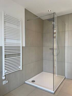 Tageslichtbad mit Dusche - 