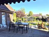 Terrasse m. Blick zum Garten - 