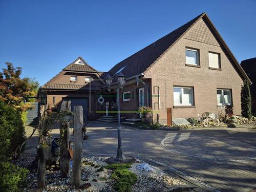 Zufahrt - EFH m. Garage in reizvoller Lage in Barßel - Reekenfeld