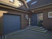 Eingang u. Garage - 