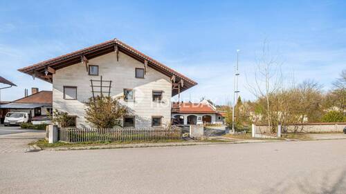 Außenansicht 1 - Charaktervolles EFH mit Doppelgarage - großzügiges Wohnen auf ca. 500 m² Grundstück