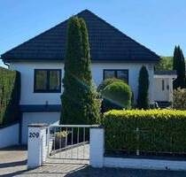 Geräumiges Einfamilienhaus mit großzügigem Garten - Halstenbek