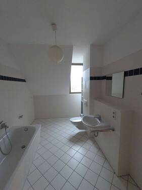 PIC_Bad mit Wanne_WE10_Reg 10.jpg - 
