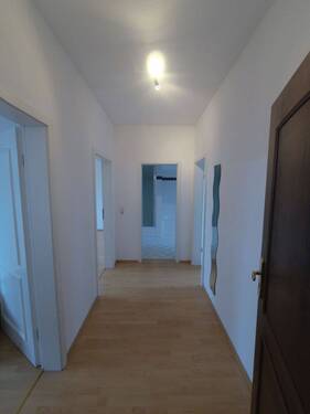 PIC_Flur Blick von Eingangstür_WE10_Reg 10.jpg - Etagenwohnung mit 53,70 m&sup2; in Leipzig zur Miete