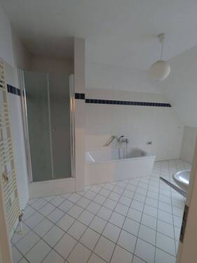 PIC_Bad mit Dusche und Wanne_WE10_Reg 10.jpg - 