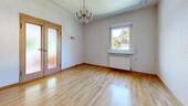Wohnzimmer mit Erker - Einfamilienhaus mit 151,00 m² in Potsdam zum Kaufen