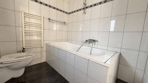 Badezimmer (EG) - 